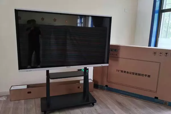 Le panneau interactif de la conf&eacute;rence FVASEE aide &agrave; construire le projet de salle de conf&eacute;rence intelligente d'une soci&eacute;t&eacute; de publicit&eacute; am&eacute;ricaine